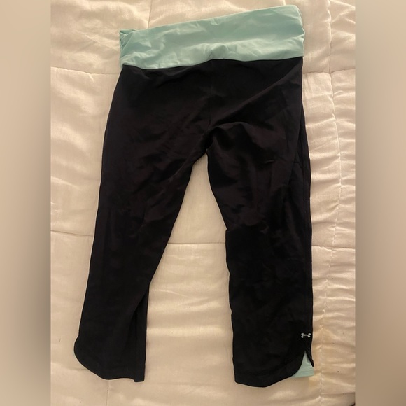 Under Armour Capris, Heatgear, Compression, Size M - Picture 2 of 4